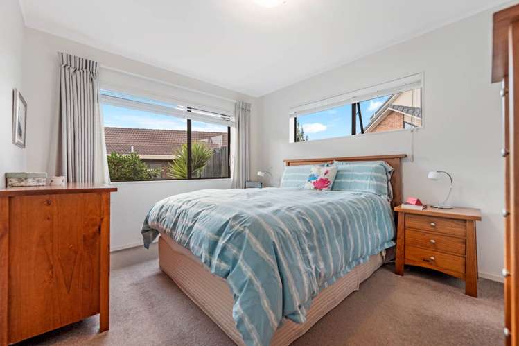 2/79 Mirrabooka Avenue Botany Downs_8