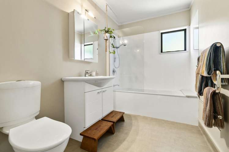 78d Queens Drive Lyall Bay_7