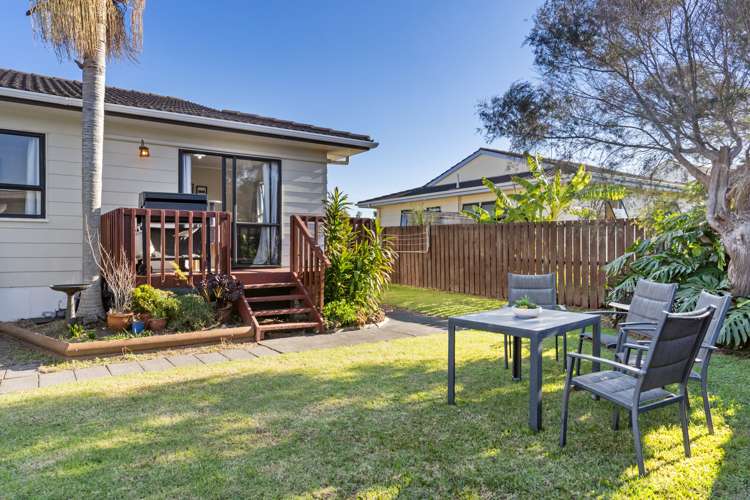 2/1 Silverstone Place Henderson_16