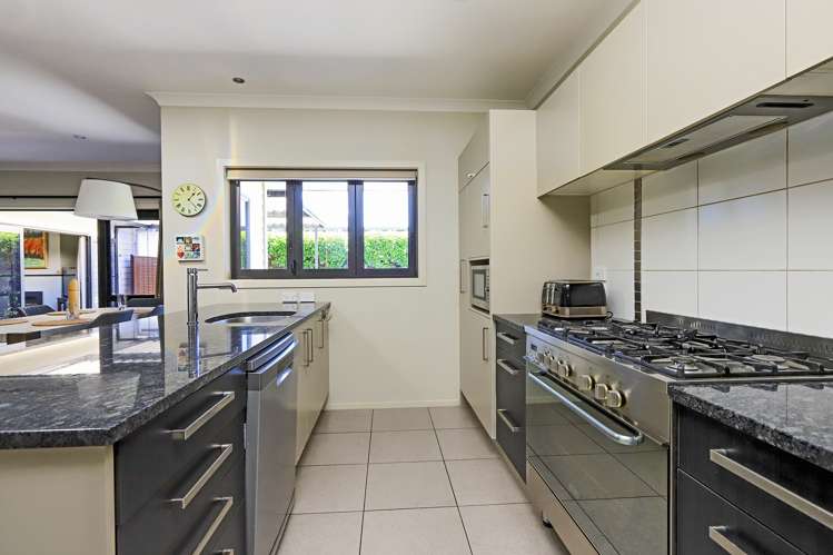 6 Lardon Place Frimley_6