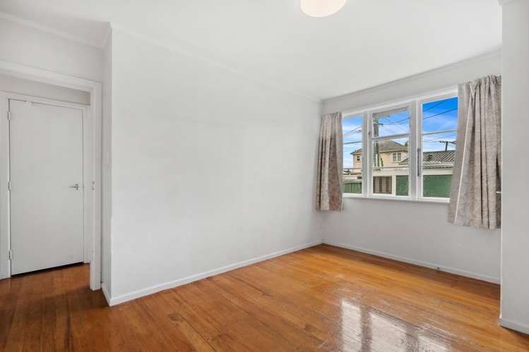 57 Hewer Crescent Naenae_10