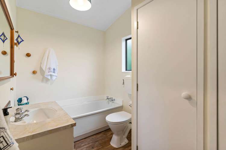 11 Gails Drive Okura_10