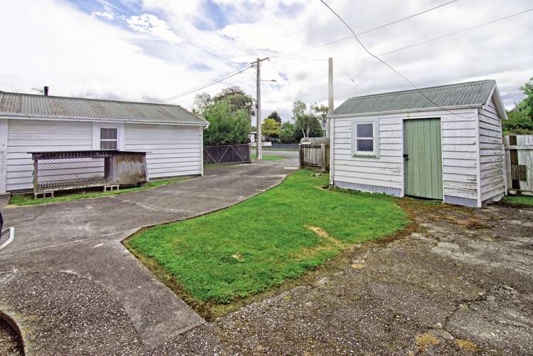 198 High Street South Carterton_15