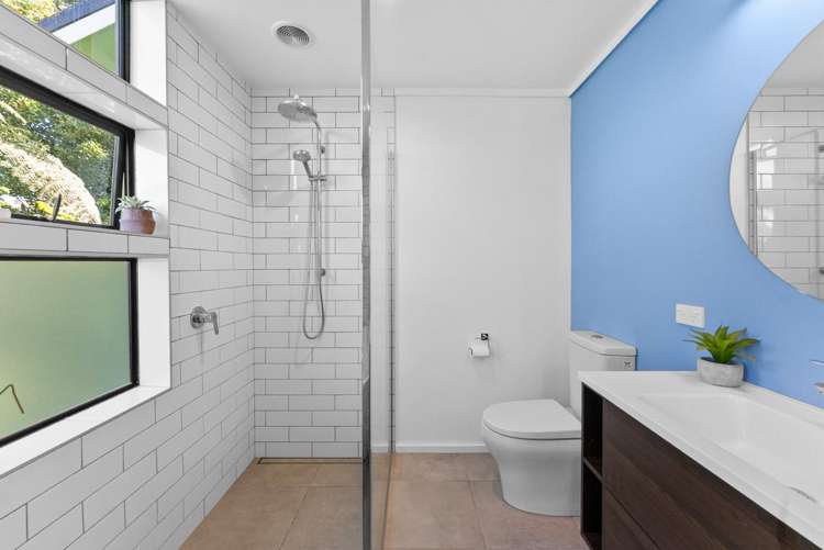 18b Mayfair Place Westown_16