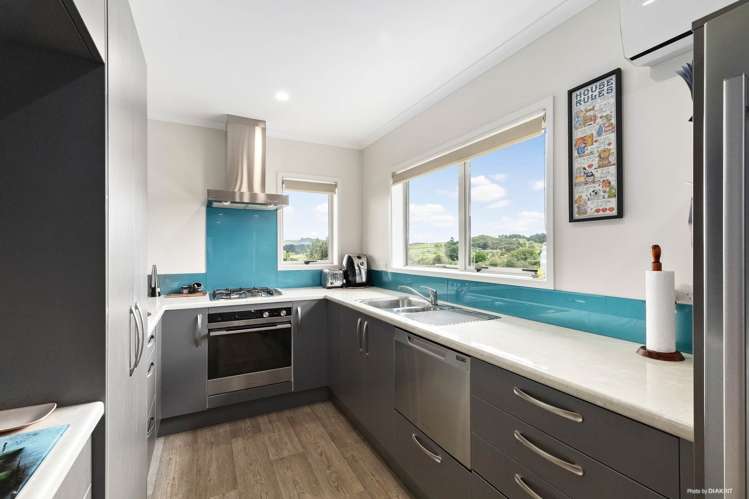57/8 Village Place Tuakau_1