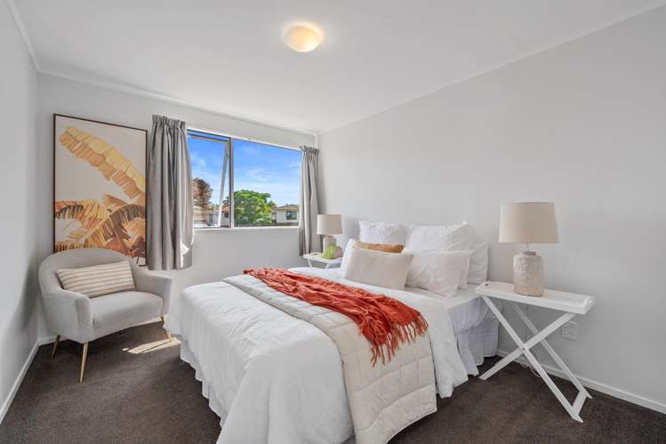 8 Childers Road Ranui_13