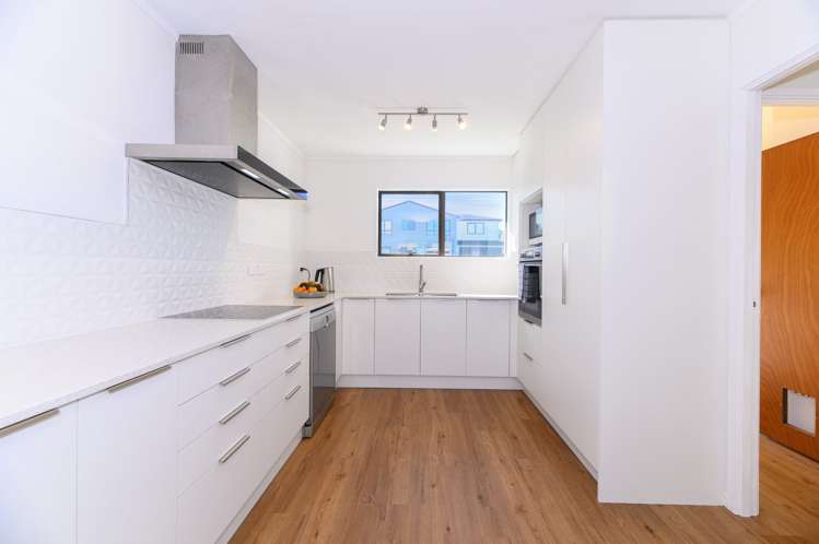 2/68 View Road Henderson_2