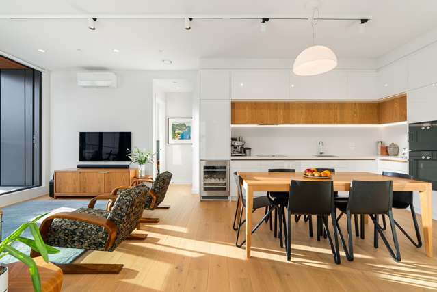 SOPHISTICATED PENTHOUSE LIVING