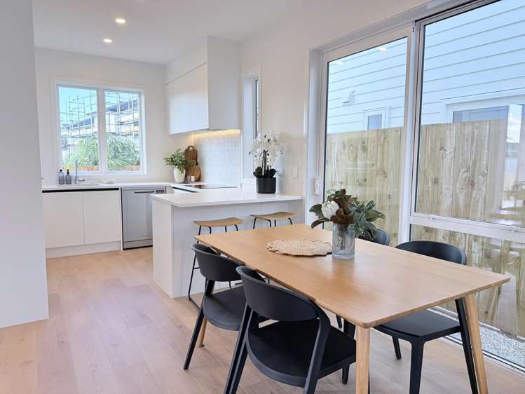 4b Towra Place Botany Downs_6