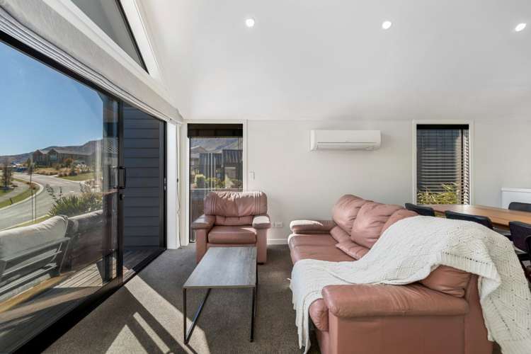 8 Falconer Rise Jacks Point_24