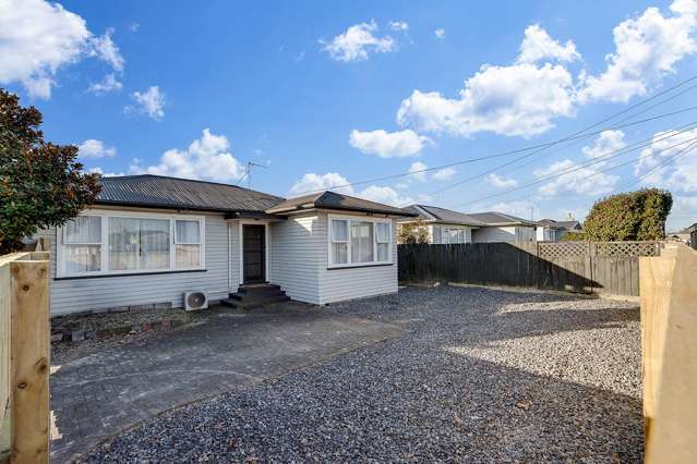 Fully Fenced, Sun-Drenched & Practical Living!