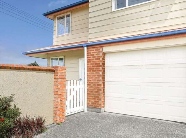 Sunny, light, refurbished townhouse - 3 bedrooms