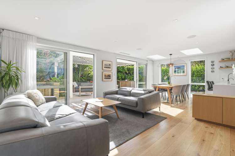 2/1 Gray Crescent Torbay_1