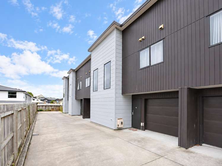 2/105 Knighton Road Hillcrest_1