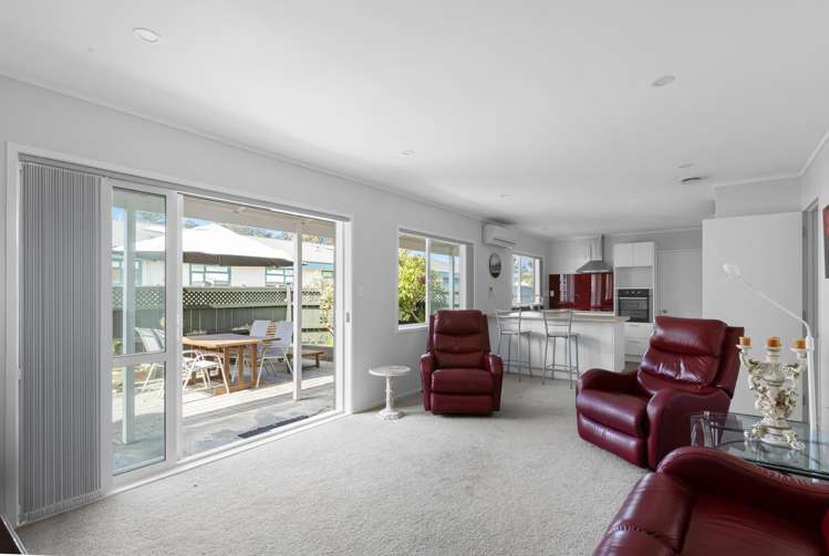 2/8 Riverside Road Orewa_10