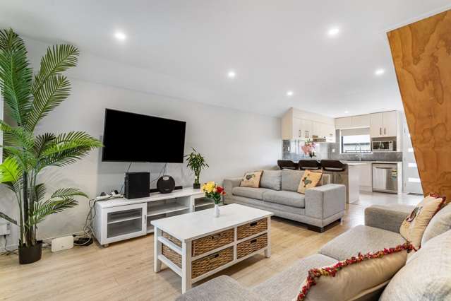 Renovated Unit - Easy City Fringe Living