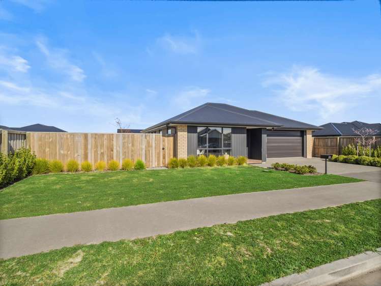 23 Strowan Avenue Elgin_25