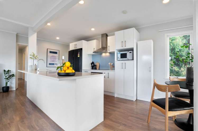 1/227 Wairau Road Totara Vale_12