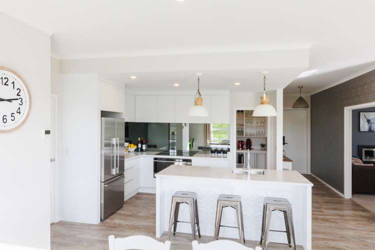 101 Clevely Line Bunnythorpe_7