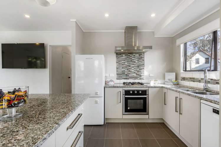 2/16 Caribbean Drive Unsworth Heights_6