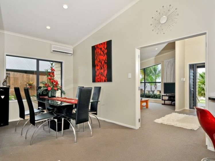 92 Farnborough Drive Grandview Heights_11