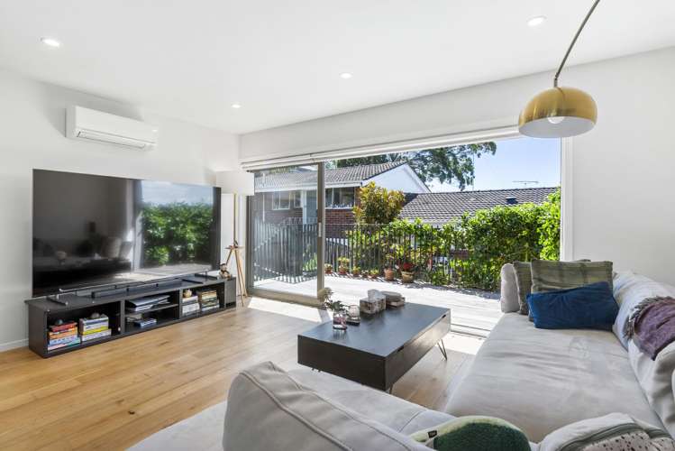 22 Don Croot Street Western Springs_30