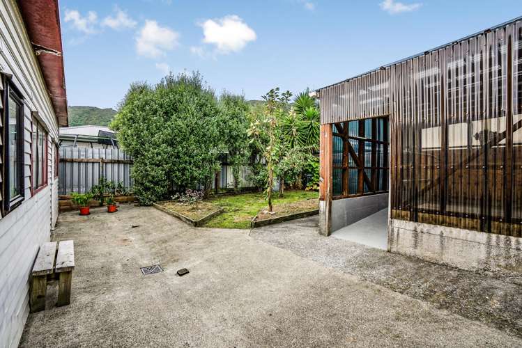 64 Russell Road Wainuiomata_14
