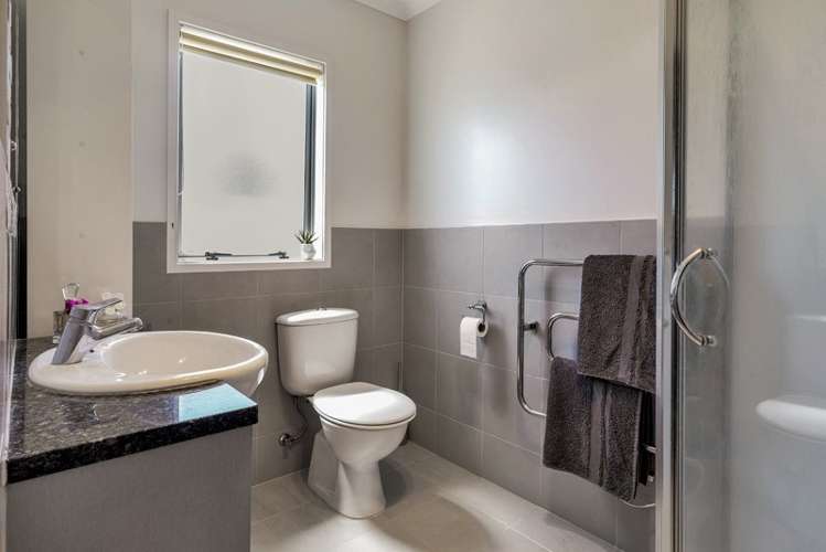 4 Baverton Drive Flat Bush_12