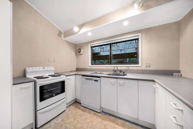 2/8 Odette Road Totara Vale_7