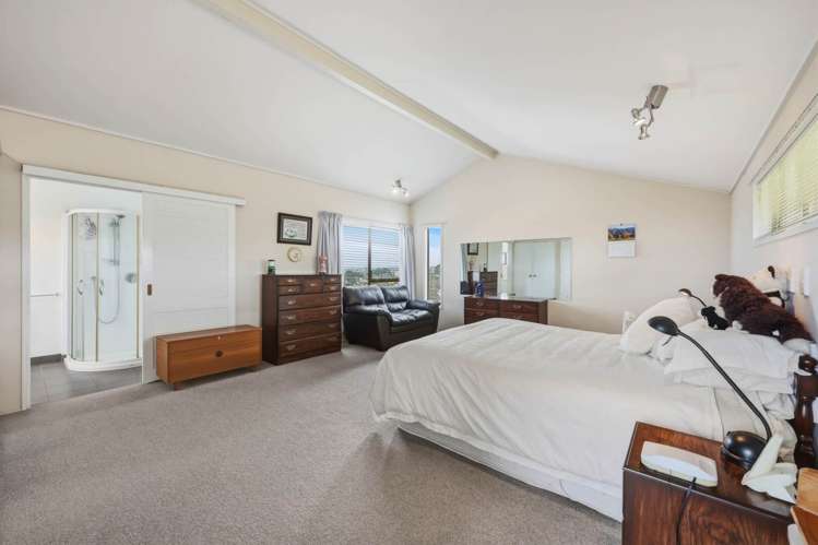 21 Sunset Road Totara Vale_18