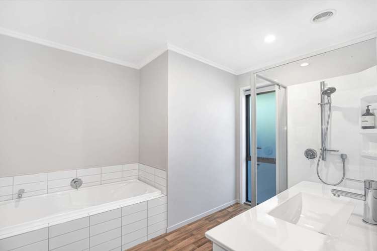 5 Magnetic Place Cromwell_16