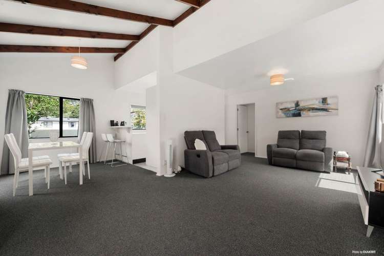 1 Greenvalley Rise Glenfield_5