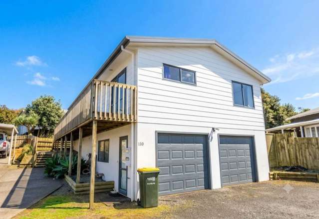 Low Maintenance Living, Perfect Location!