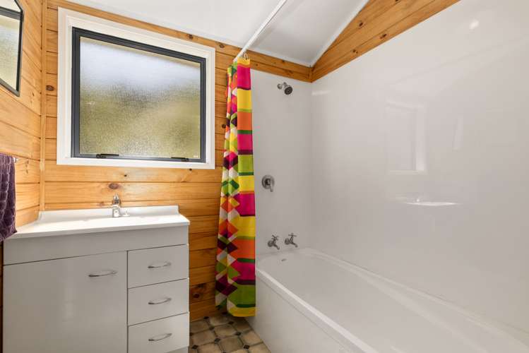 1 Lowry Heights Stokes Valley_15