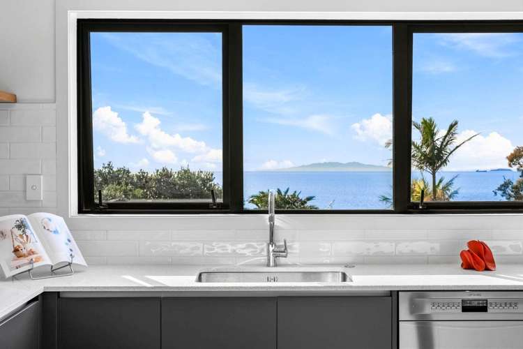 2/14 Clifton Road Waiake_19