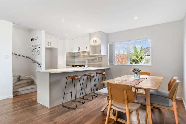 73 Bordeaux Parade Te Atatu South_4