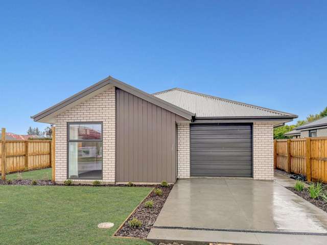 PREBBLETON BRAND NEW, THREE BEDROOM, TWO BATHROOMS, SINGLE GARAGE, FULLY FENCED