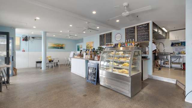 Units 3-4/2 Marine Parade, Tower 1 Mt Maunganui_4