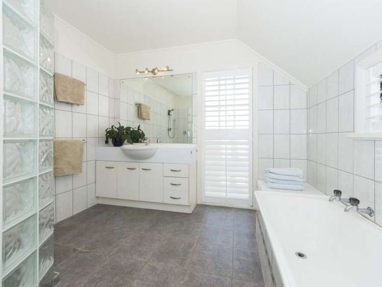 110 Walker Road Opaheke_11