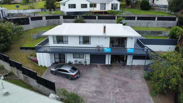 Price Reduced| Incredible Dinsdale Opportunity