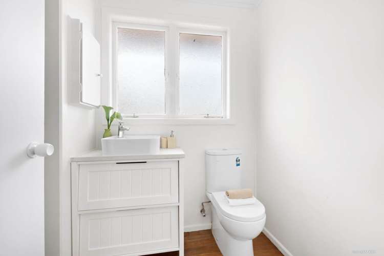 10 School Road Te Atatu South_11