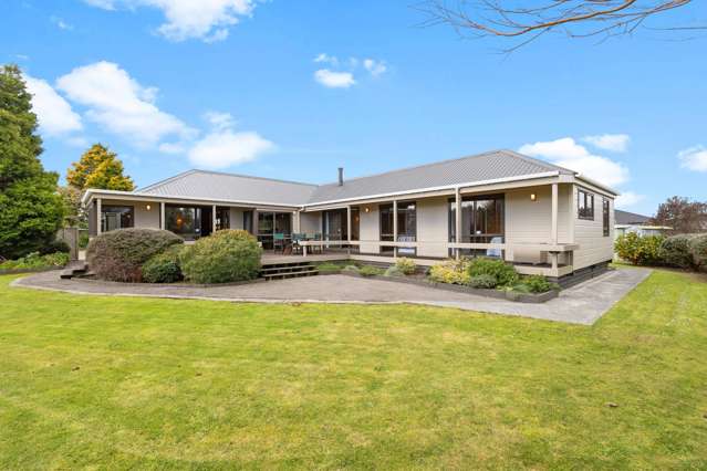 Generous family living on 2,018sqm in town