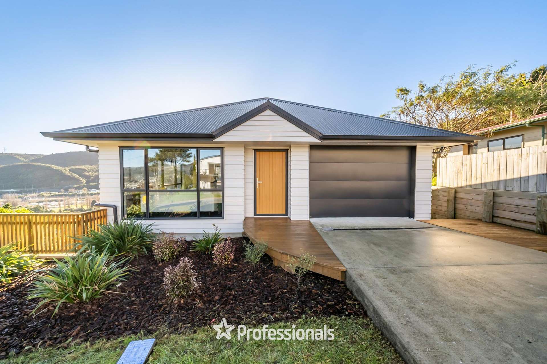 6 Castle Crescent Stokes Valley_0