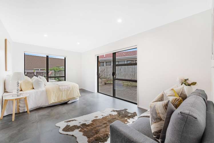 1 Lexington Drive Botany Downs_16