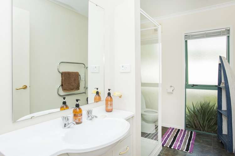 64 Moana Road Okitu_12