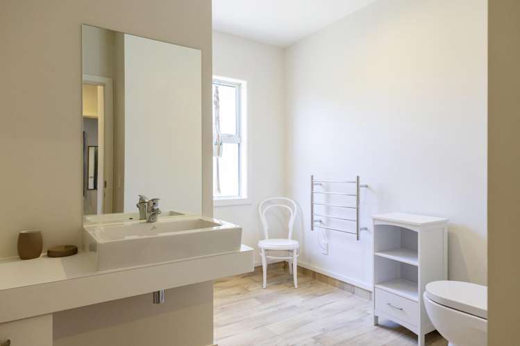 25 Chateau Crescent Rangatira Park_27