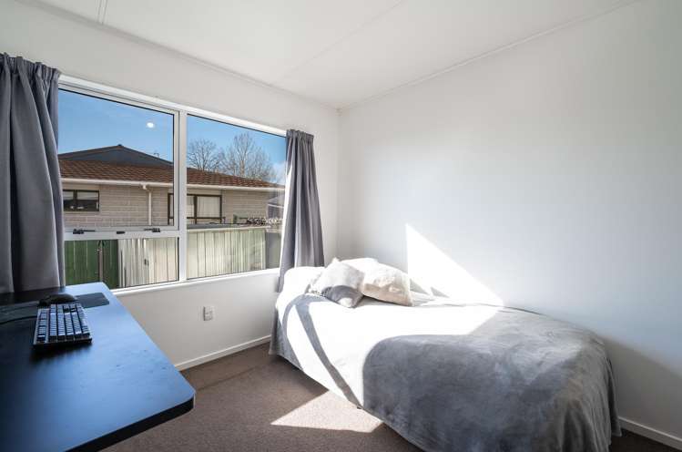 2/4 Challies Way Richmond_14
