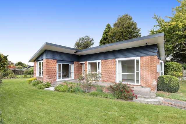 Nest or Invest. Large MRZ section. Burnside High.
