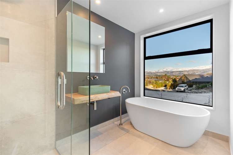 10 Goldie Lane Albert Town_13