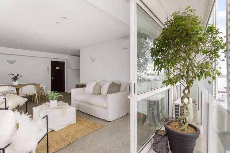 2202/10 Waterloo Quadrant Auckland Central_3